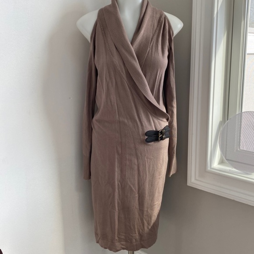 Venus sweater dress open shoulder belt‎ detail